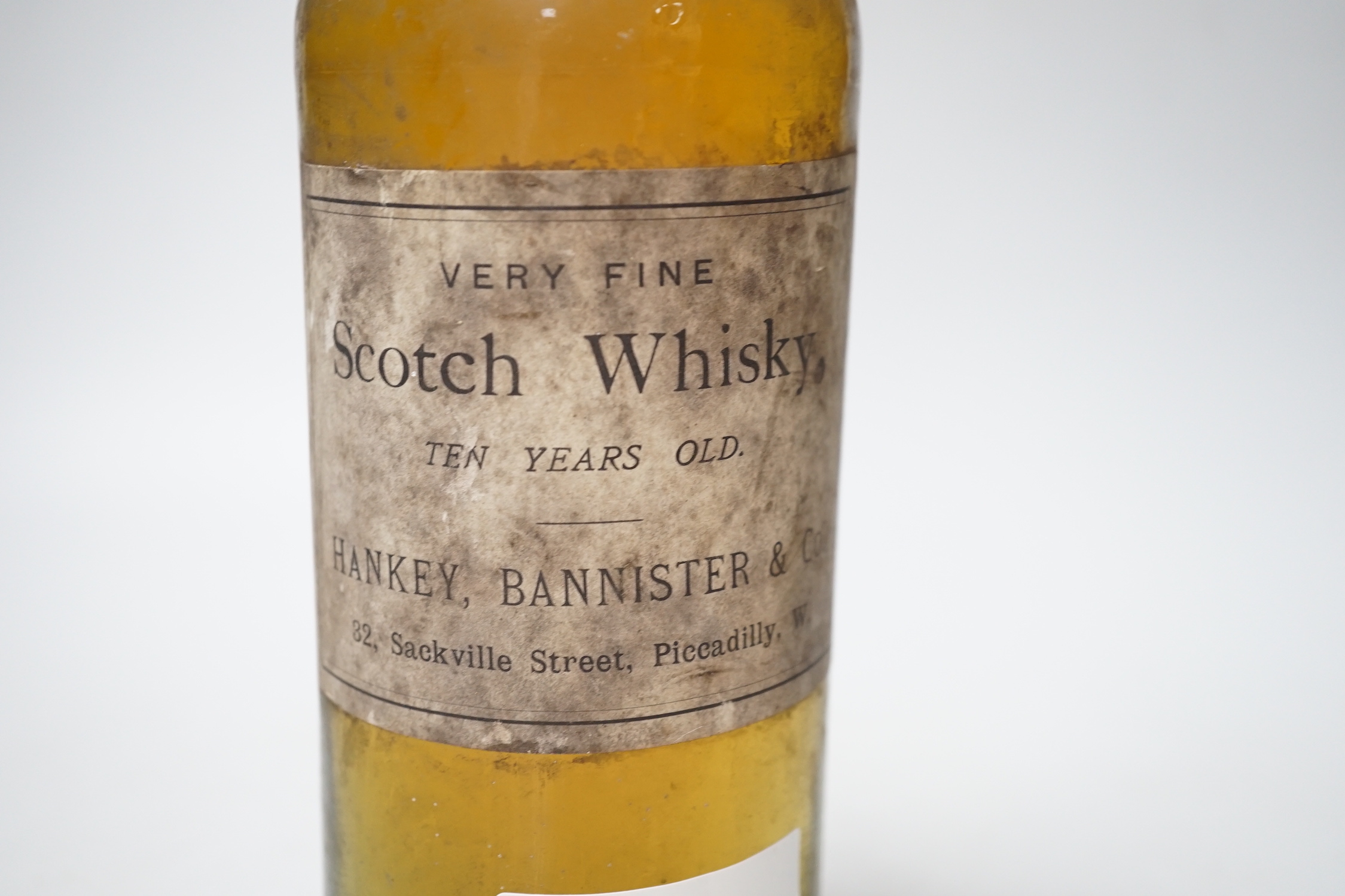 A bottle of c.1914 Hankey, Bannister scotch whisky